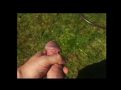 ❤️ Una guapa calenta es folla el seu cony rosa i es corre amb un esquitxat en un jardí d'estiu ❤️ Vídeo porno a nosaltres ca.https-tubsexer.ru ﹏
