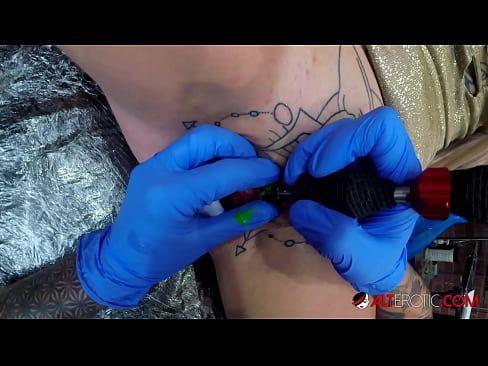 ❤️ La bomba Sully Savage, molt tatuada, es va tatuar al clítoris ❤️ Vídeo porno a nosaltres ca.https-tubsexer.ru ﹏